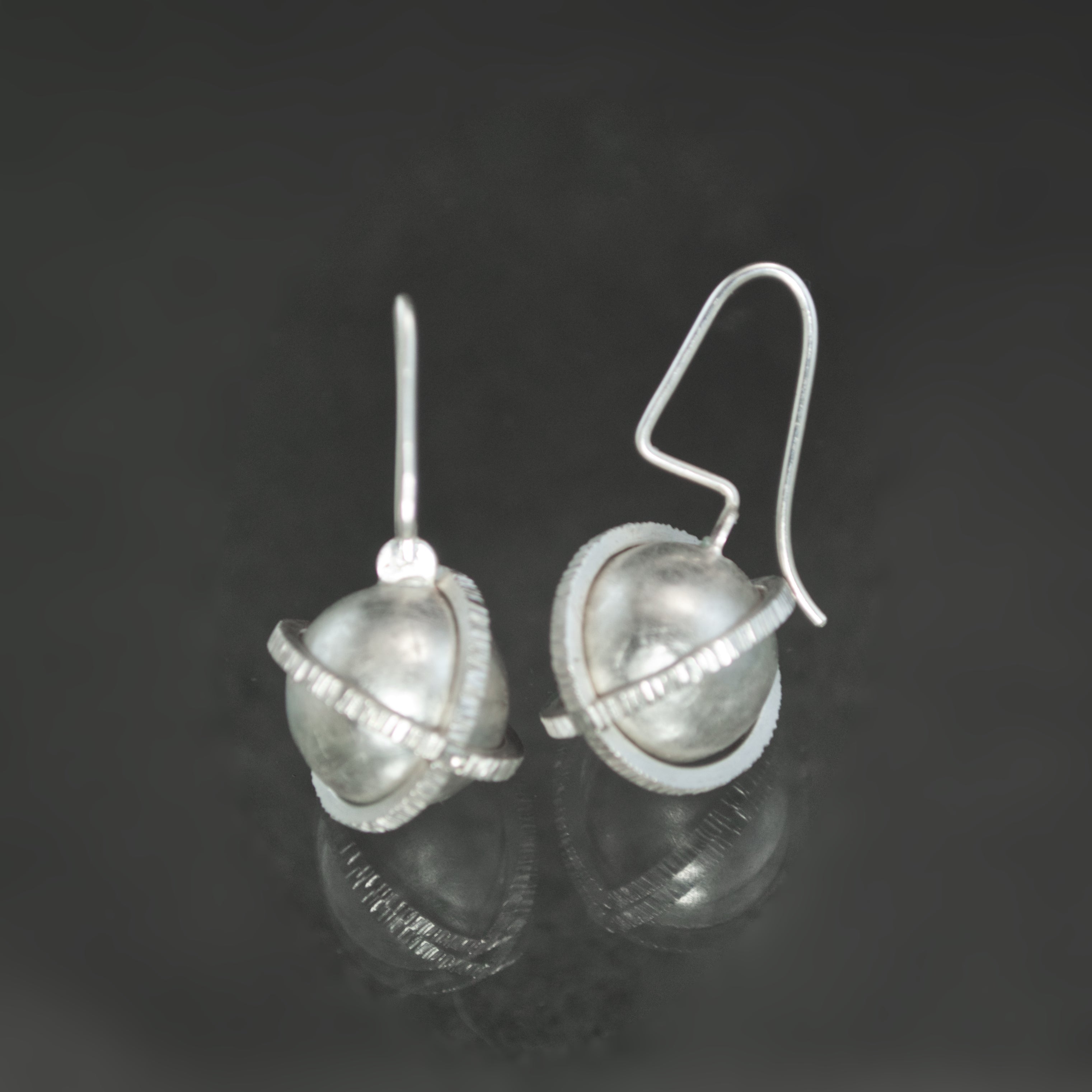 Medium Valence Earrings