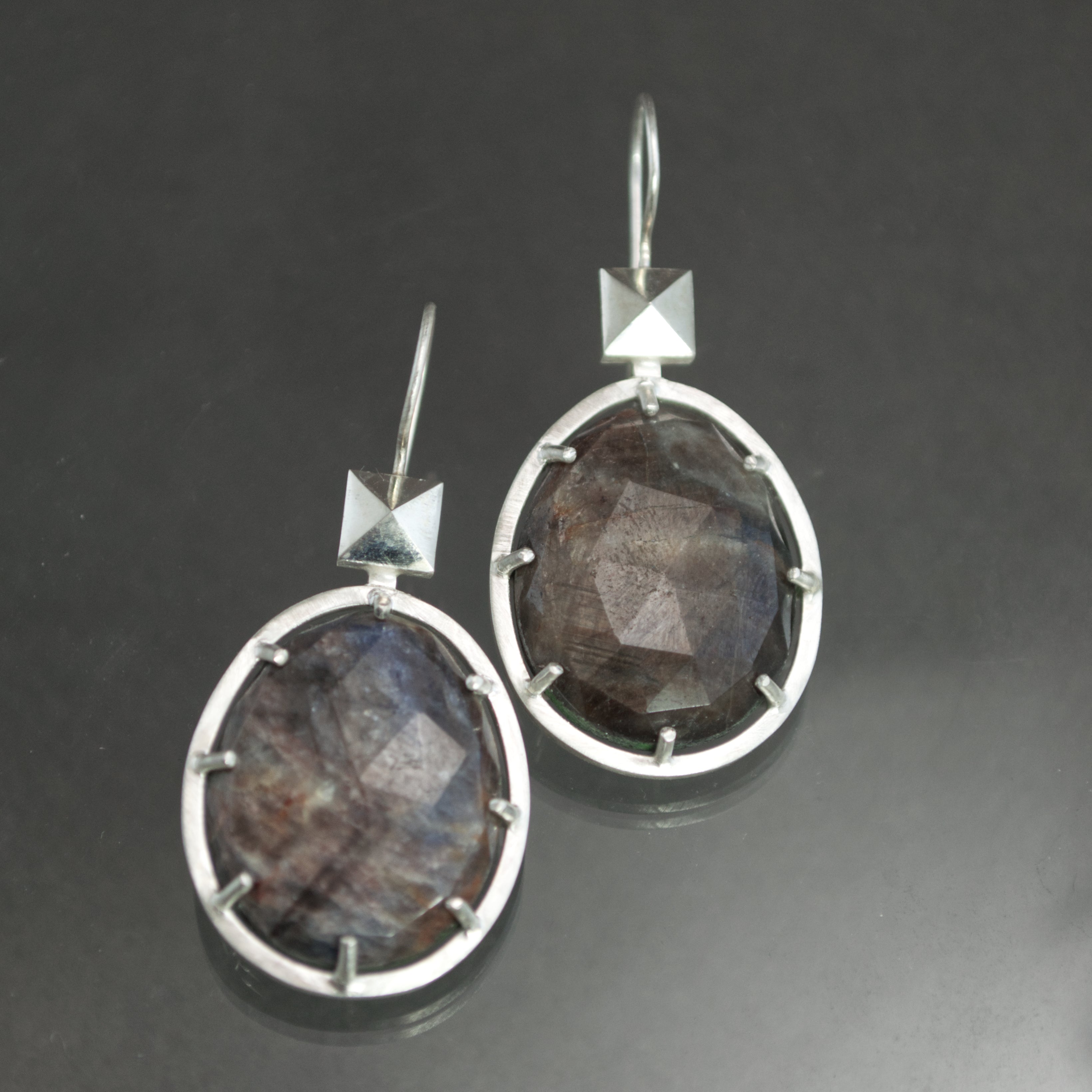 Rosecut Sapphire Frusta Earrings