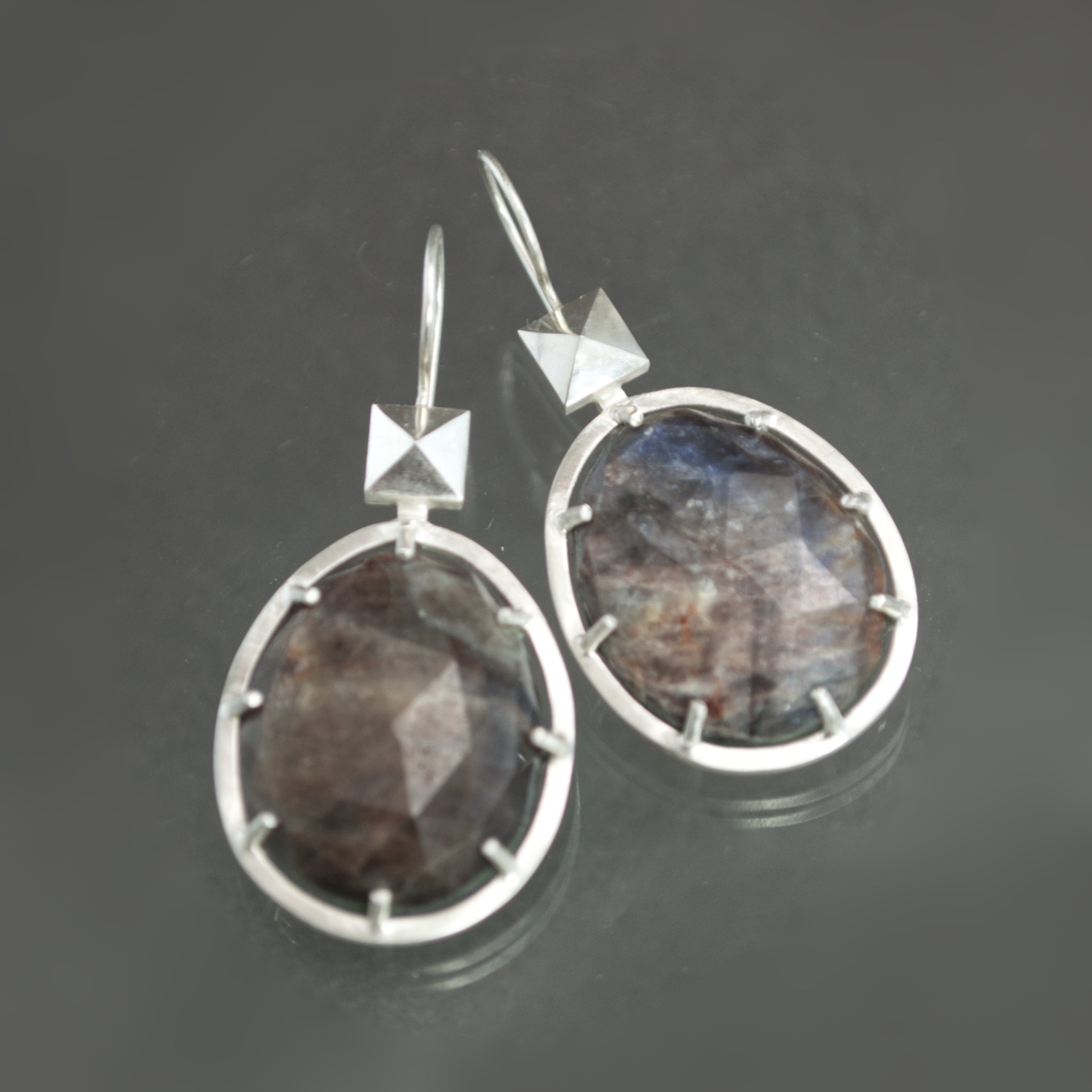 Rosecut Sapphire Frusta Earrings