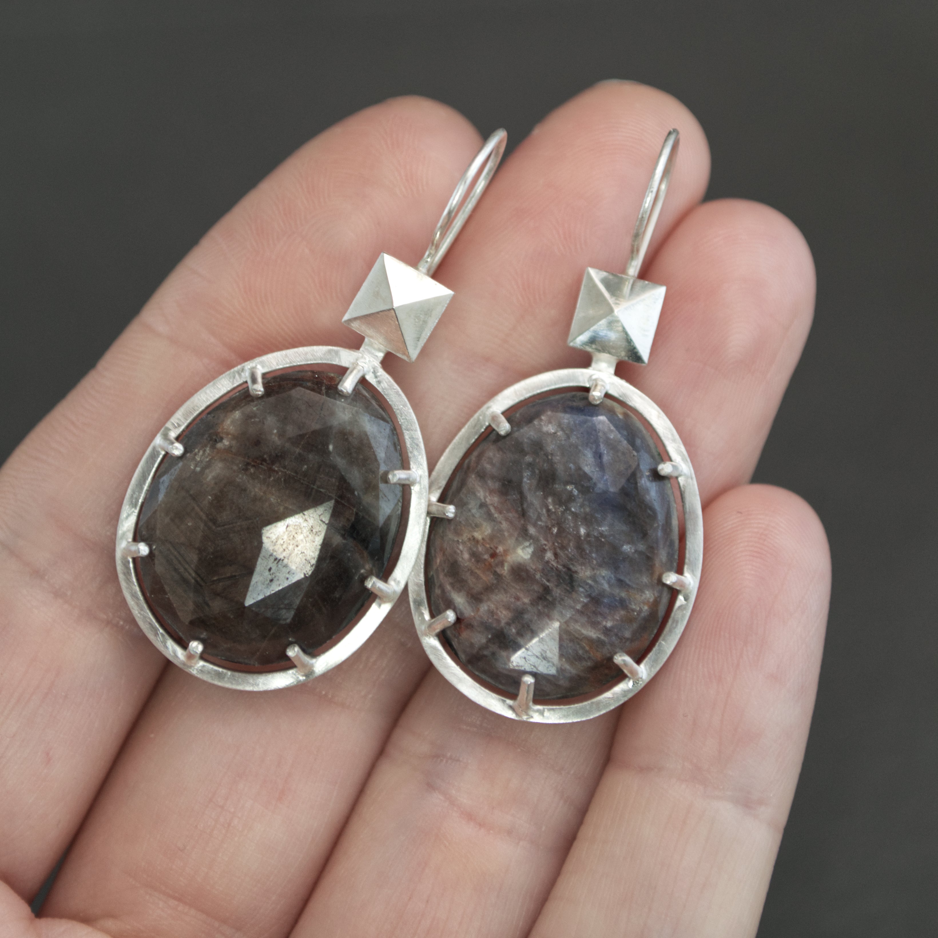 Rosecut Sapphire Frusta Earrings