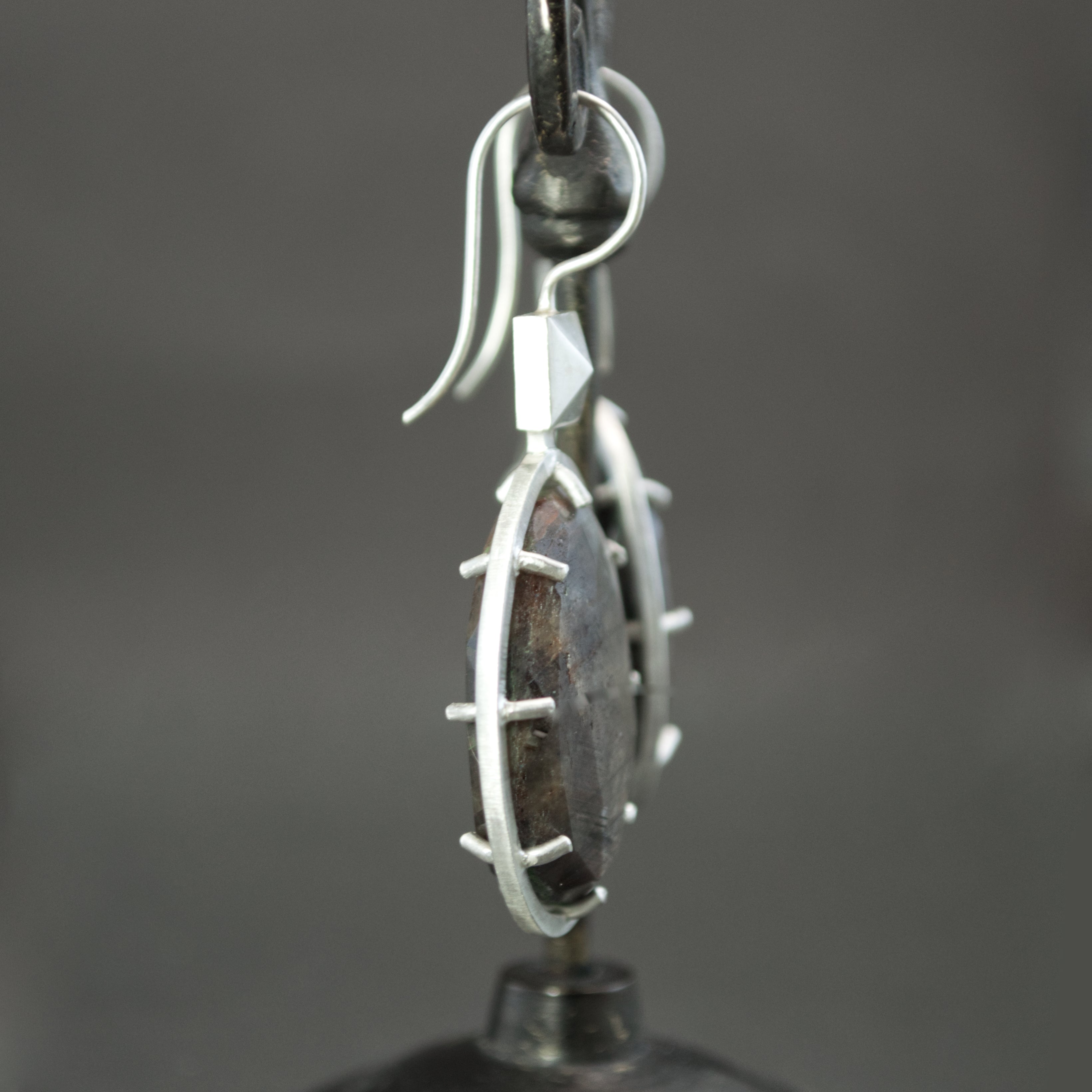 Rosecut Sapphire Frusta Earrings